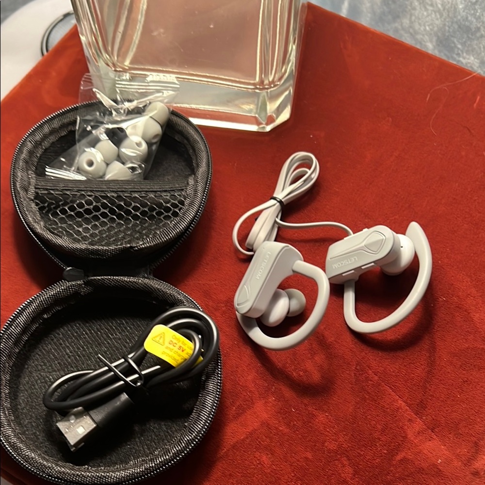 White Wireless Bluetooth Earbud Headphones